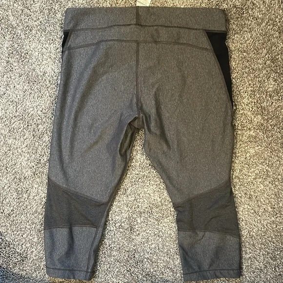 (5 for $20) Women’s Under Armour Capri Leggings Sz XL - Picture 4 of 4